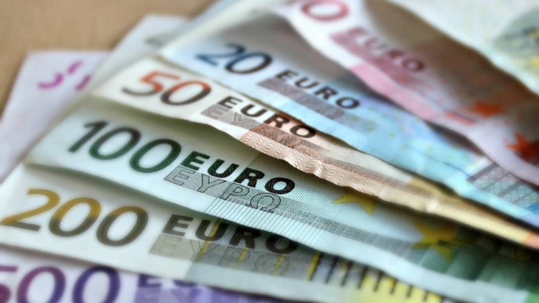 EURO REKOR ÜSTÜNE REKOR KIRIYOR: 26 Haziran Perşembe dolar ve euro ne kadar? 2